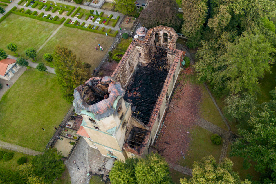 Die ausgebrannte Kirche in Großröhrsdorf soll durch ein neues Gotteshaus ersetzt werden.