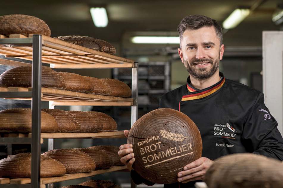 Mit mehr als 300.000 Followern hat es Ricardo Fischer (39) zu beachtlichem Erfolg auf TikTok geschafft. Der Leipziger ist Bäckermeister und geprüfter Brot-Sommelier.