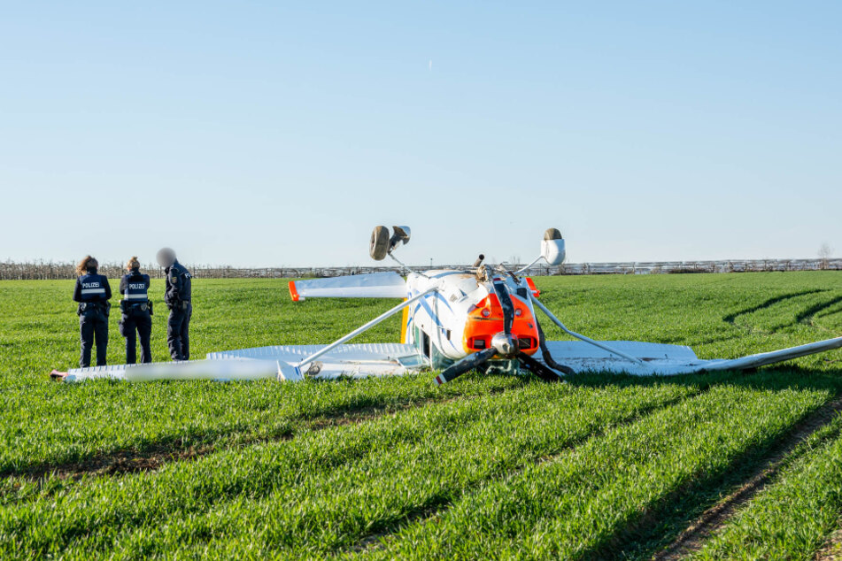 Kleinflugzeug meldet Motorprobleme und stürzt ab