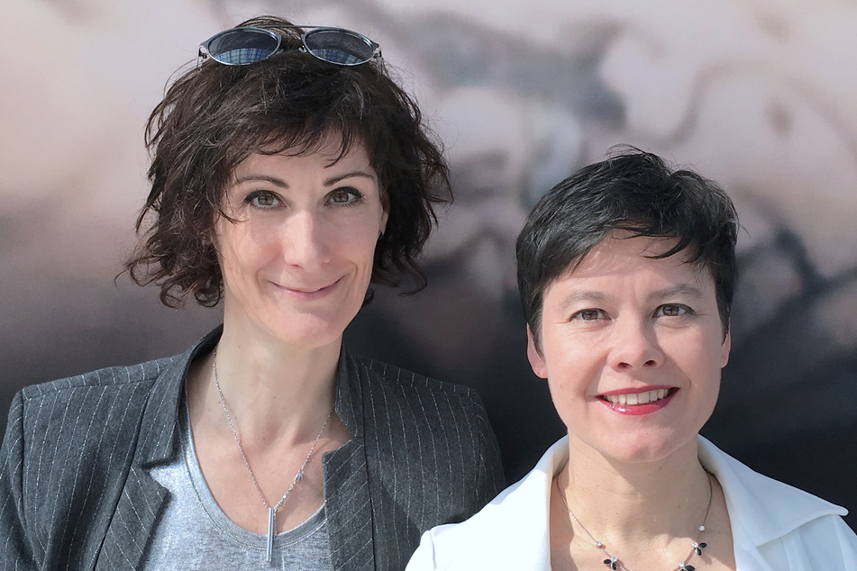 Tania Witte (li.) und Antje Wagner bilden zusammen das erfolgreiche Autorinnenduo Ella Blix. Ihr Buch "Wild" wurde 2021 in den Reigen der besten internationalen Jugendbücher des Jahres aufgenommen.