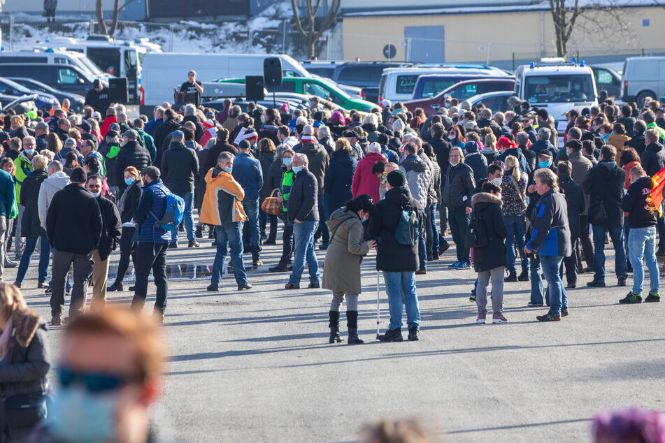 Hunderte Querdenker demonstrieren in Annaberg gegen Corona-Maßnahmen