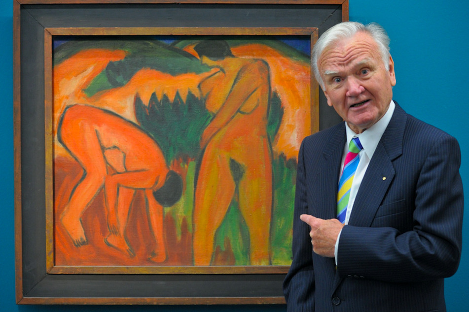 Vieler seiner Sammlungsstücke werden nun verkauft: Hermann Gerlinger (90) steht neben dem Gemälde "Rote Düne" (1913) von Karl Schmidt-Rottluff (1884-1976).