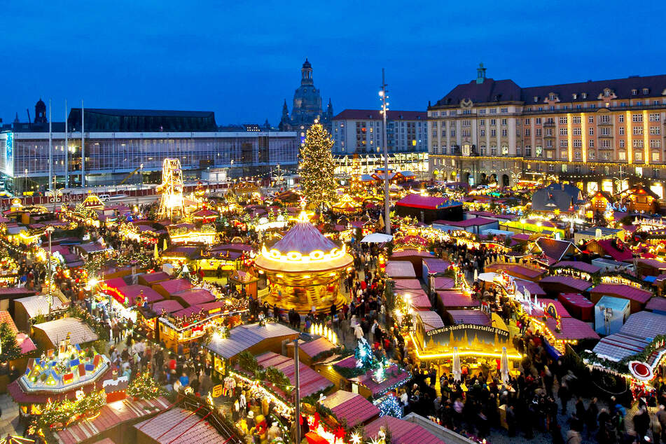 Weihnachten in Dresden ohne Striezelmarkt? Derzeit gehen die Aufbauarbeiten weiter. Ob der Markt stattfinden kann, ist jedoch noch offen.