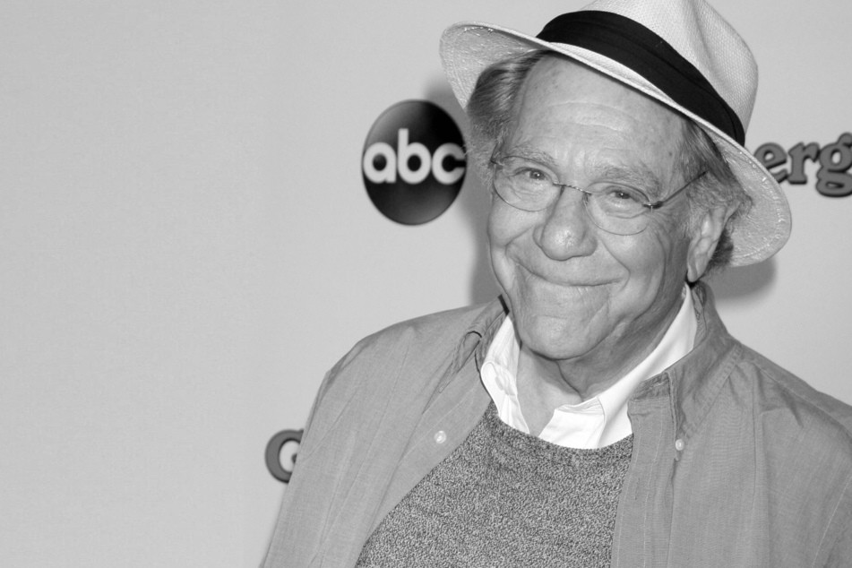 Academy Award nominee and The Goldbergs star George Segal has died