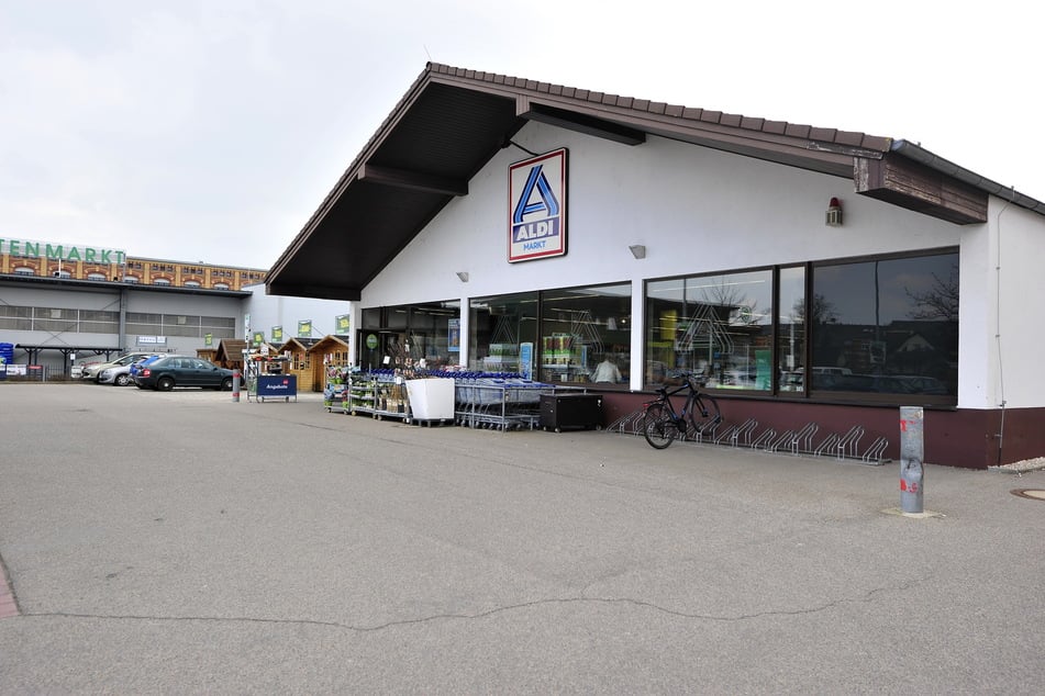 Noch ist der Aldi-Markt neben dem Leitermann-Baumarkt in Schönau.