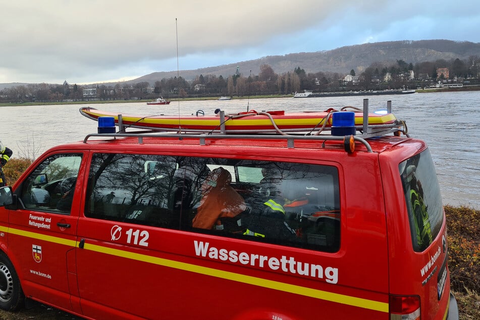 Bei Eintreffen der Einsatzkräfte hatten sich die Ruderer bereits an Land gerettet.