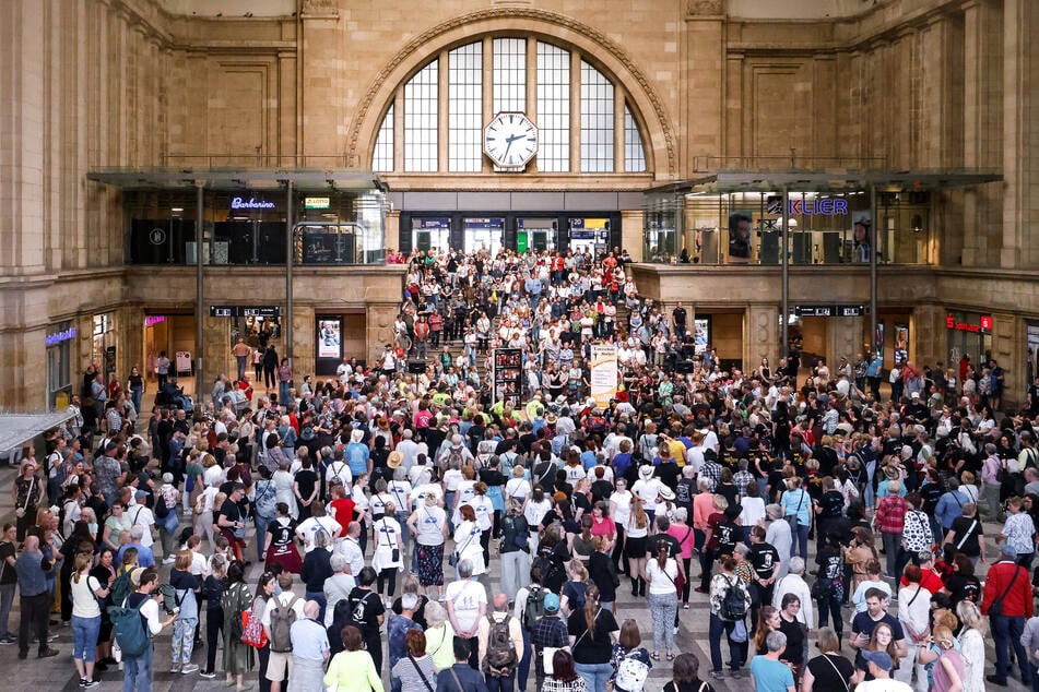 In der Osthalle des Leipziger Hauptbahnhofs wurde am Samstag für mehrere Stunden getanzt.