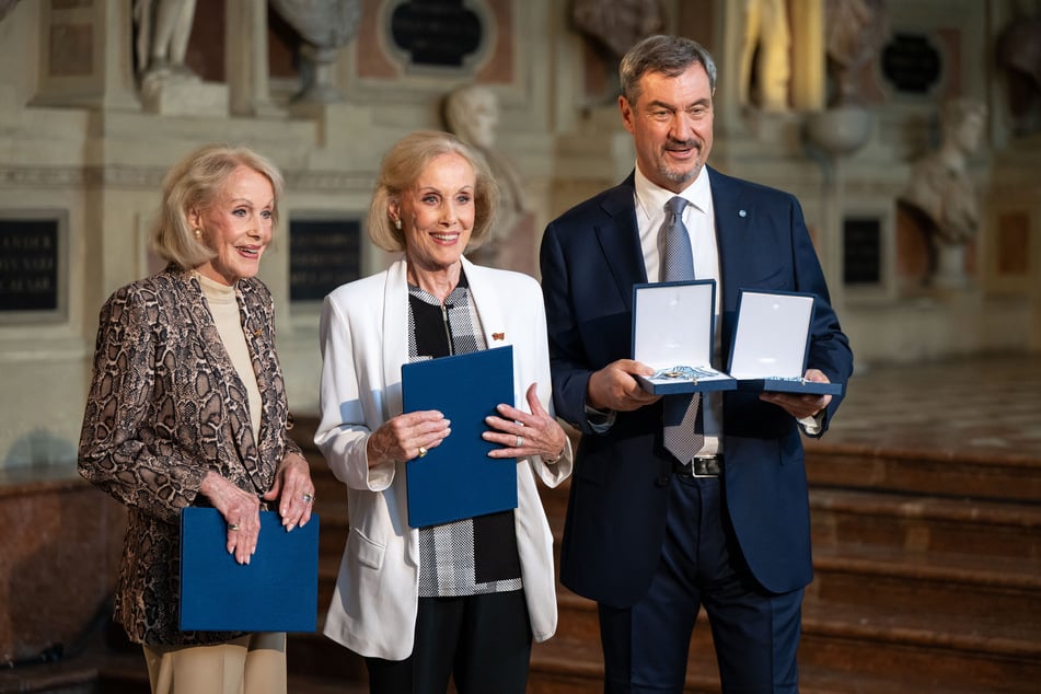 Im Juli 2025 erhielten die Zwillinge noch den Verdienstorden.