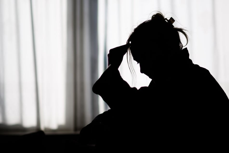 Eine postnatale Depression ist nicht immer offensichtlich erkennbar. (Symbolbild)