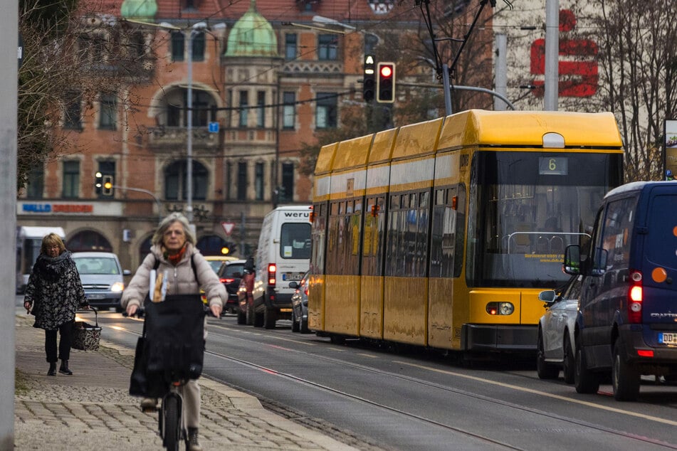Straßen für Autos gesperrt? Bahnen wollen freie Fahrt zum Schillerplatz