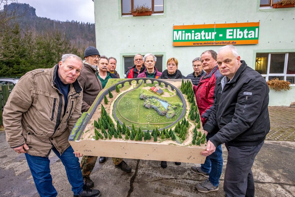 Mitte Januar mussten Holger Prescher (60, r.) und sein Verein ihre Sachen packen.