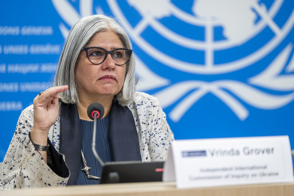 Vrinda Grover, Kommissarin der Unabhängigen Internationalen Untersuchungskommission zur Ukraine, sprach über den umfassenden Bericht während einer Pressekonferenz am europäischen Hauptsitz der Vereinten Nationen.