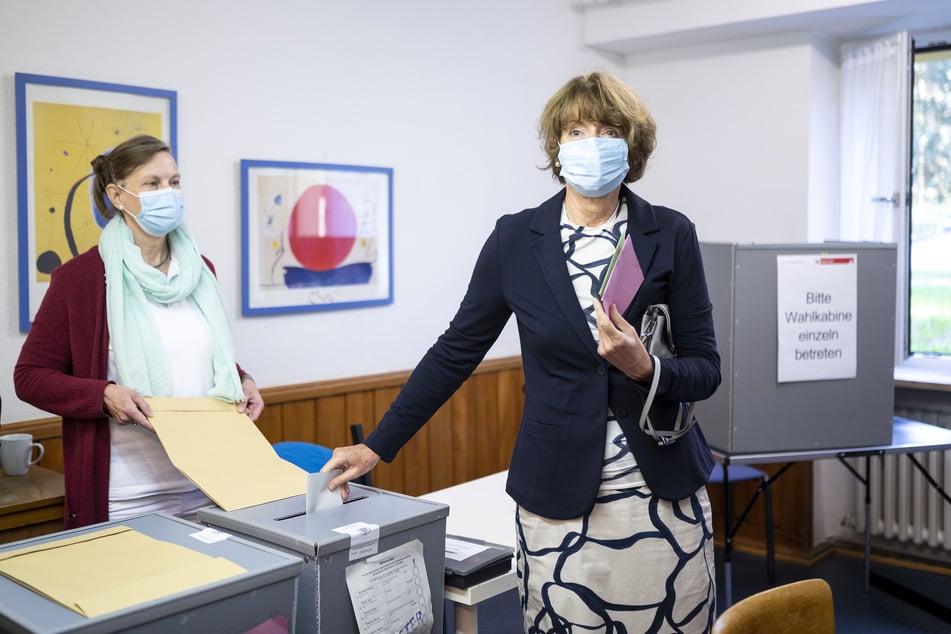 Kölns Oberbürgermeisterin Henriette Reker (63, parteilos) mit Mund-Nase-Schutz im September 2020.