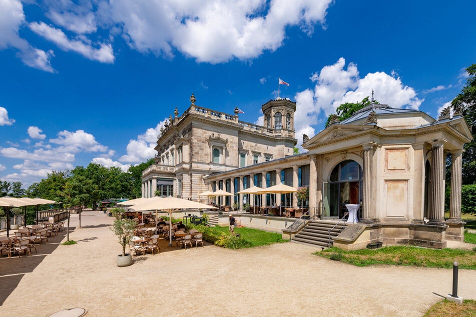 Das Restaurant Lingnerterrassen befindet sich in der östlichen Schloss-Kolonnade, die zur einst zur Orangerie ausgebaut worden war.