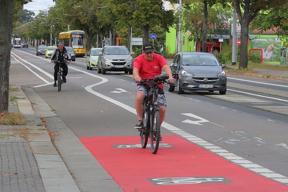 Mitte September wurden die ersten Markierungen auf der Reicker Straße aufgetragen.