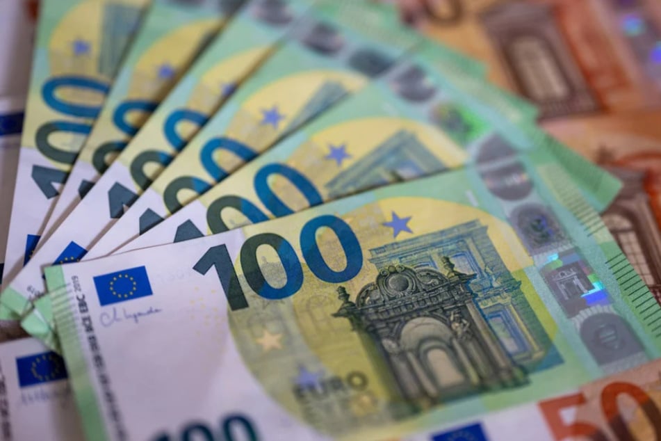 Wer mehr als 10.000 Euro Bargeld bei sich hat, muss dies bei einer Zollkontrolle anmelden. (Symbolfoto)