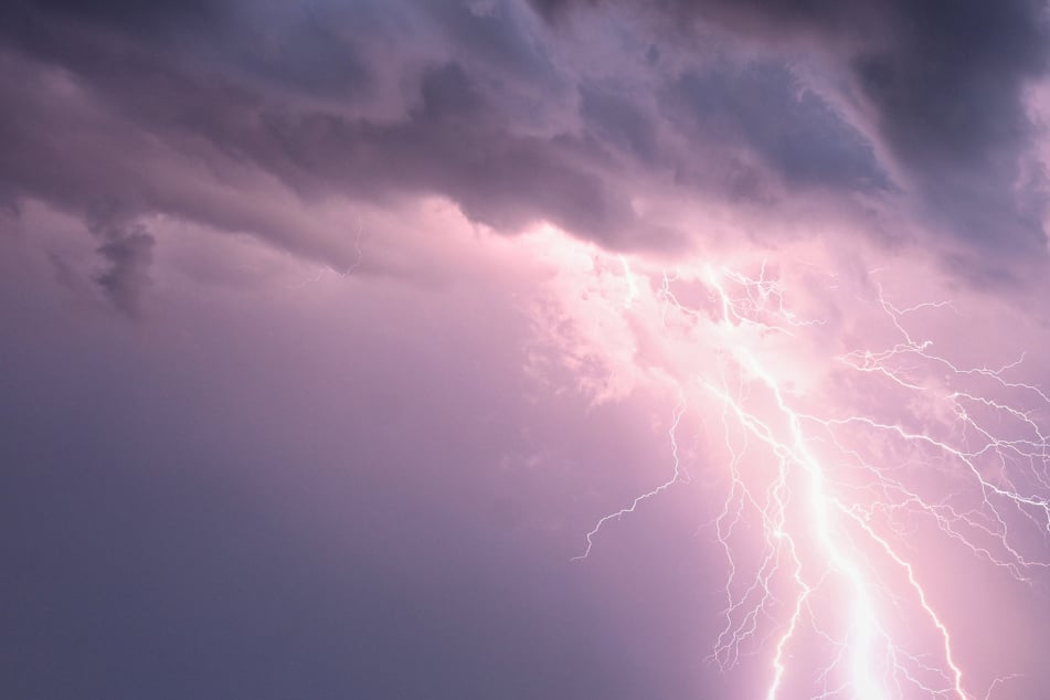 Blitze in Bayern: Deshalb krachte es 2025 extrem selten