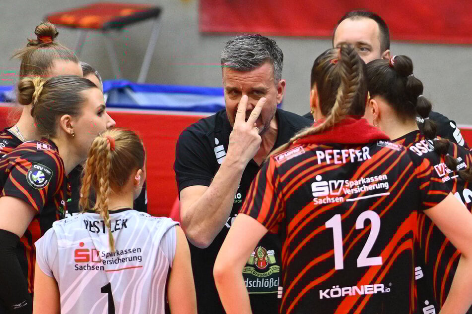 Coach Alex Waibl (M.) versuchte vergebens, den Fokus seiner Mädels zurückzuholen.