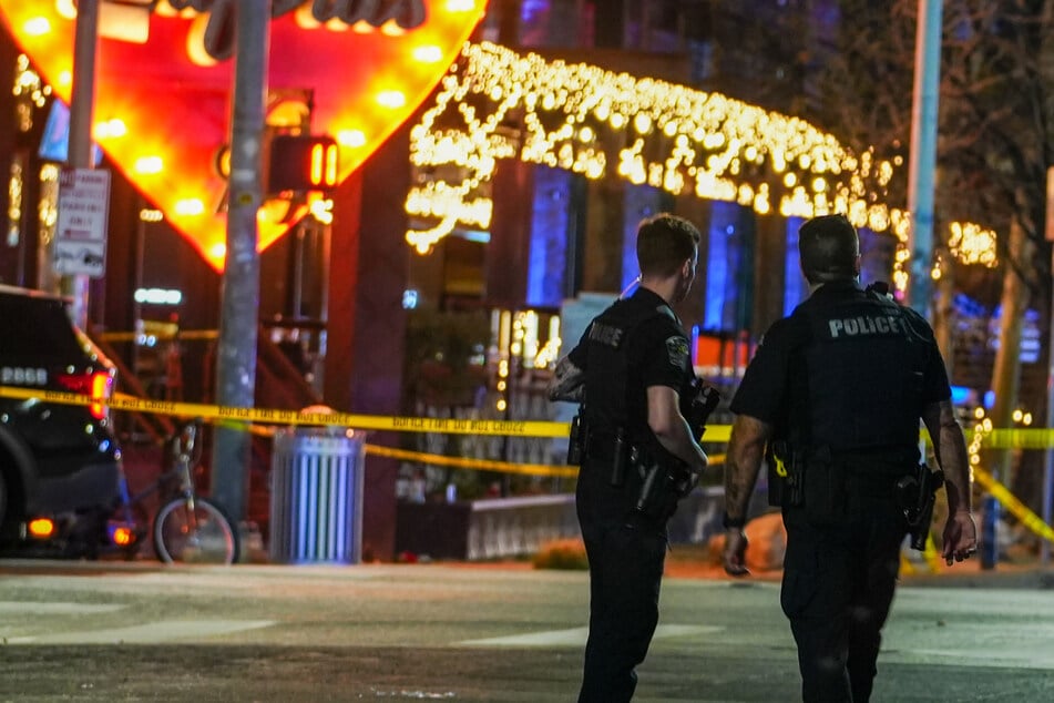 Party-Nacht endet im Blutbad: Polizei erschießt Schützen in Bar-Viertel