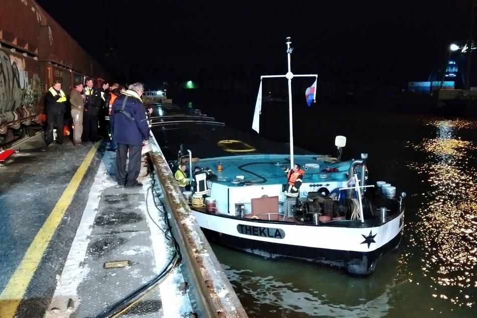 Das Schiff konnte im Hafen Niehl anlegen.