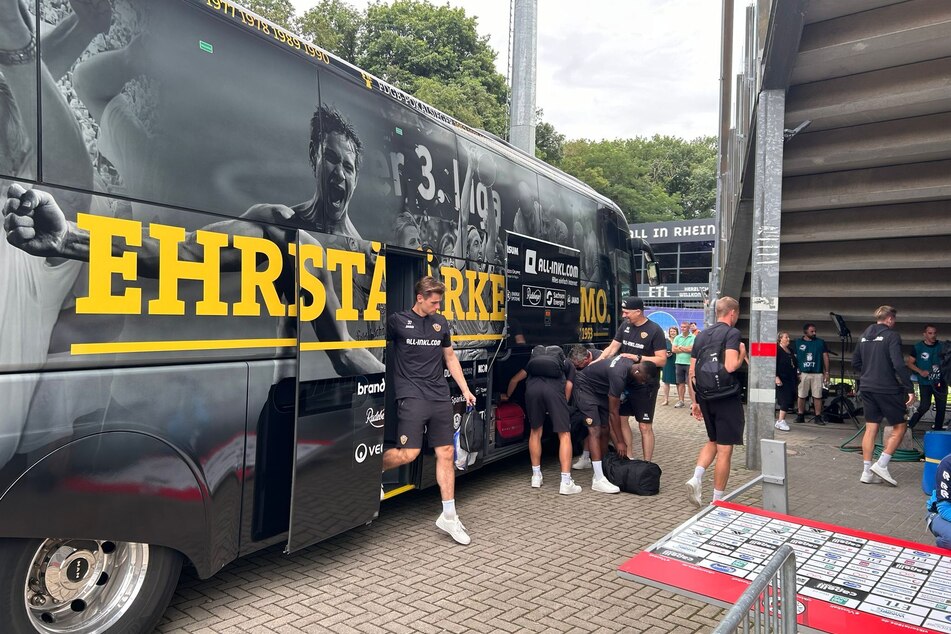 Die SGD-Akteure haben das Kölner Stadion erreicht.