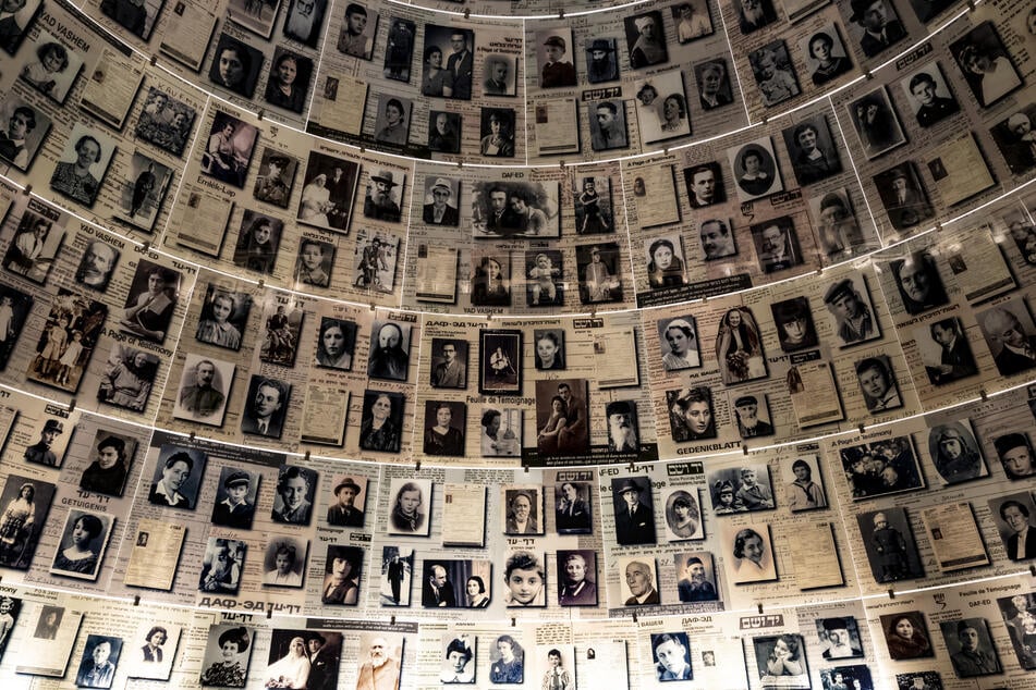 In der "Halle der Namen" in der Holocaust-Gedenkstätte Yad Vashem werden die Namen und persönlichen Daten der jüdischen Opfer des nationalsozialistischen Massenmordes gesammelt.