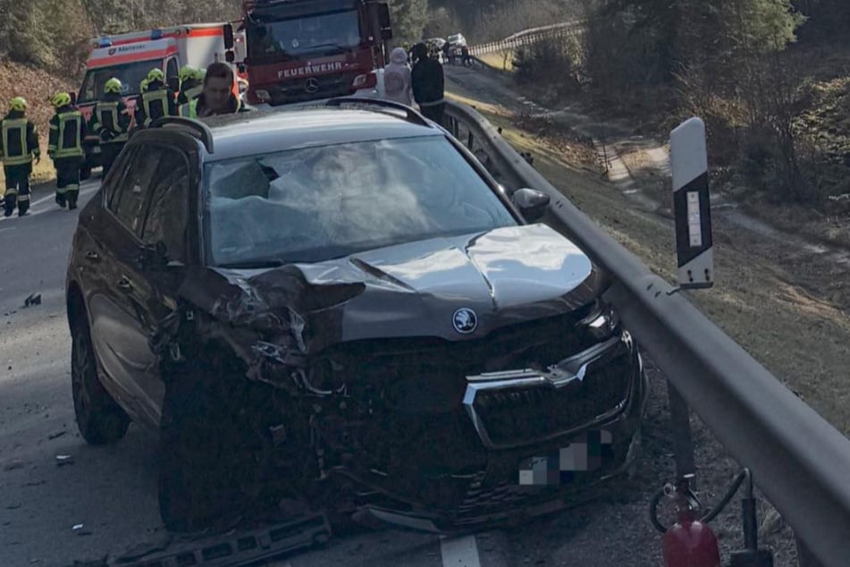 Die Unfallstelle auf der B12: Der Autofahrer (51) erfasste den Motorradfahrer (†53) frontal.