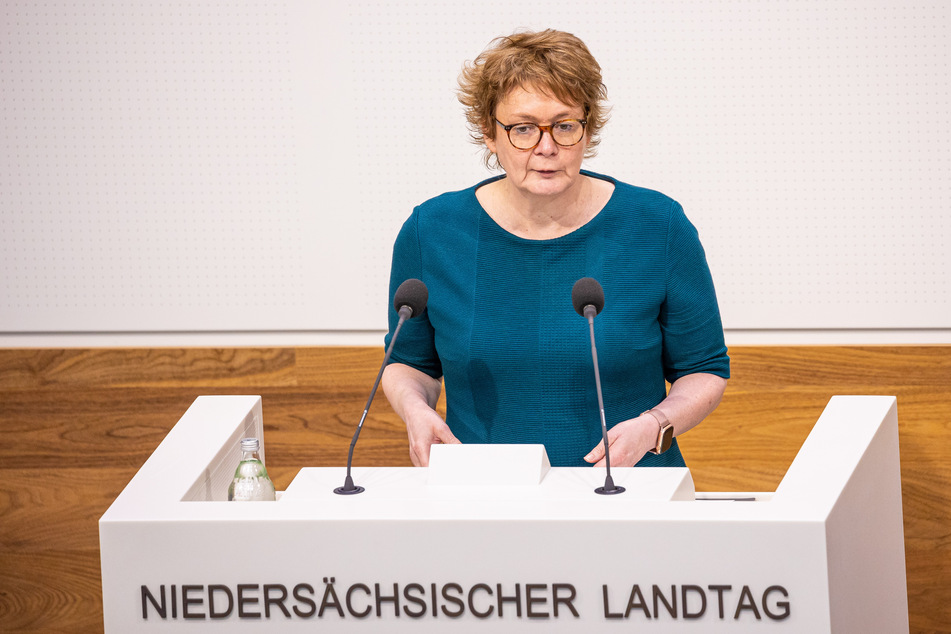 Eine Impfung von möglichst großen Teilen der niedersächsischen Bevölkerung peilt Daniela Behrens (53, SPD) an.