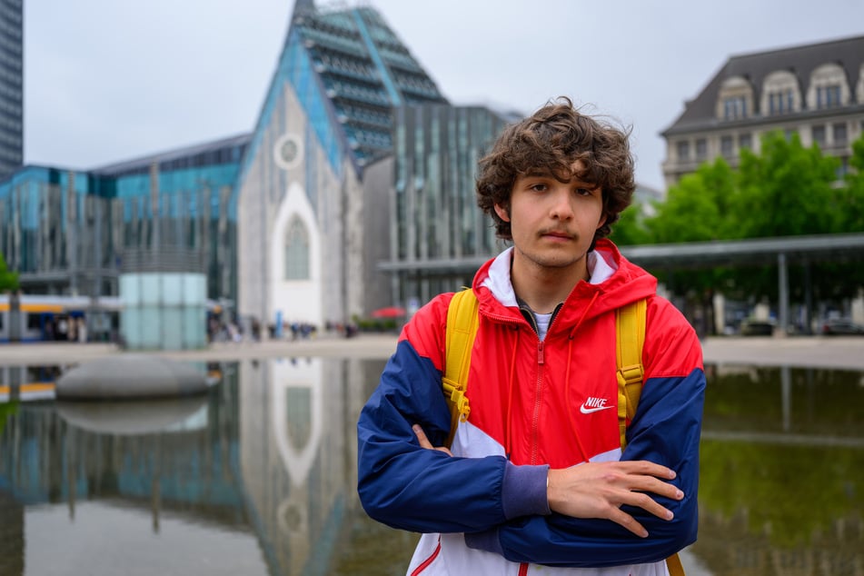 Dalyan Unland (20) wird rassistisch beleidigt, weil er ein richtig gutes Abitur geschrieben hat.