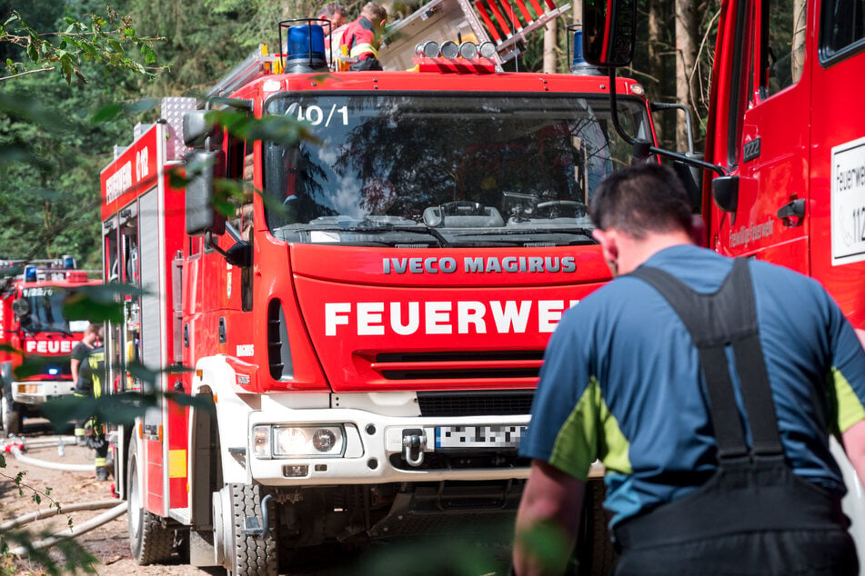 Die Feuerwehr war im Einsatz, als in Magdeburg ein Keller brannte. (Symbolbild)