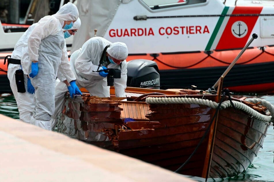 Ein italienisches Pärchen starb, als sie in diesem Boot auf dem Gardasee von einem Motorboot gerammt und überfahren wurden.