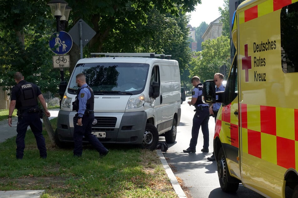 Aufgrund gesundheitlicher Probleme krachte ein Fiat-Fahrer (†59) gegen einen Baum und verstarb wenig später.
