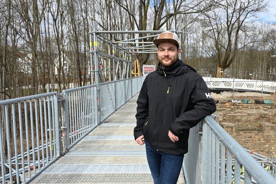 Chris Weber (27), Inhaber von Gerüstbau Weber. Die Firma stellte das Gerüst für die neue Behelfsbrücke.