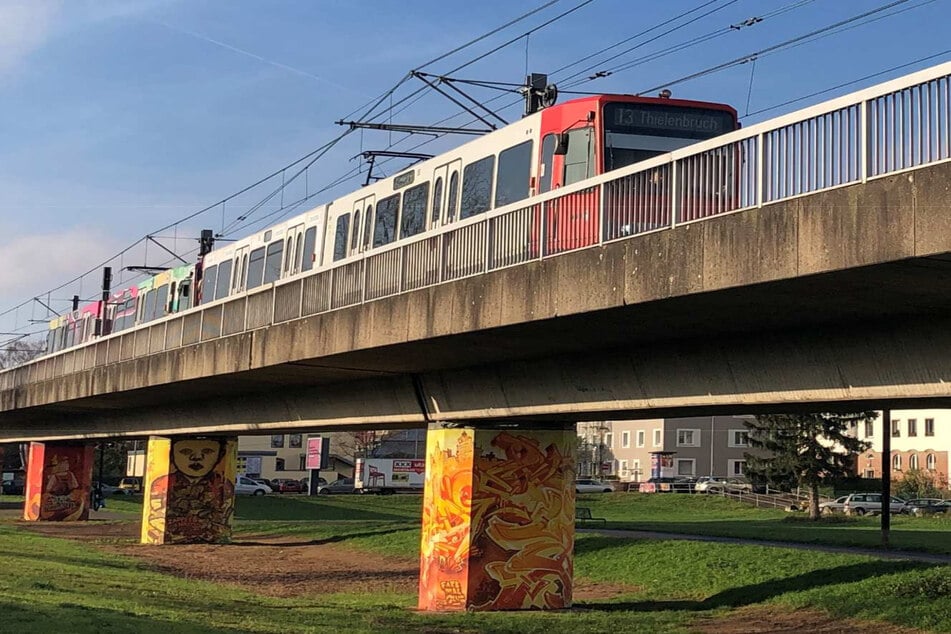 Köln: Foto zeigt schlimme Schäden: Kölner Straßenbahnbrücke muss saniert werden!