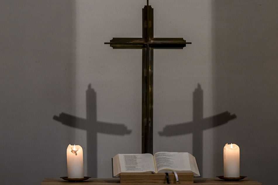 Am Kreuz starb Jesus Christus der Bibel zufolge für die Sünden der Menschheit. Seither ist es DAS Symbol des Christentums. (Symbolbild)