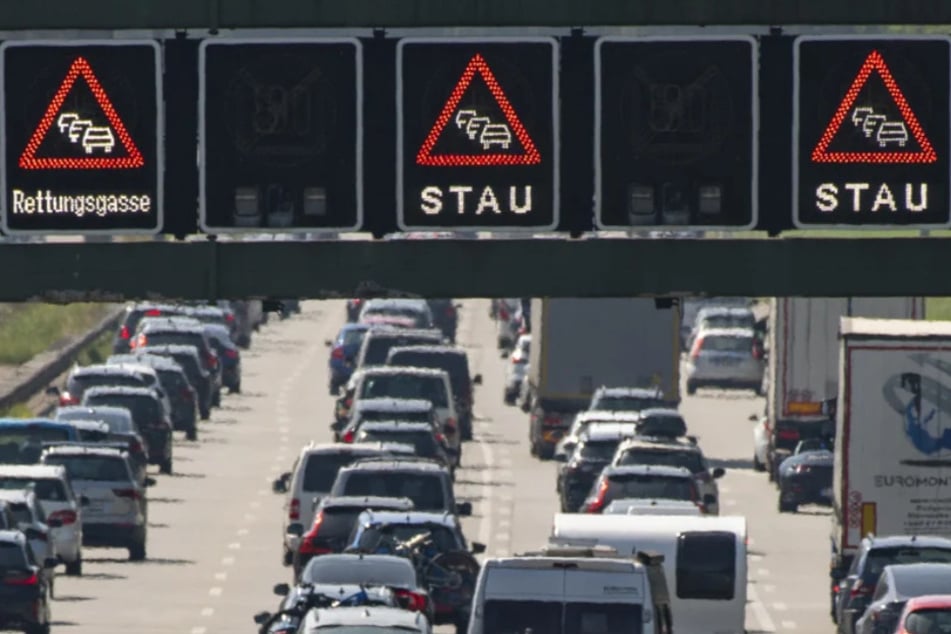 Derzeit kommt es auf der A4 zu einer Verzögerung von etwa 20 Minuten. (Symbolfoto)