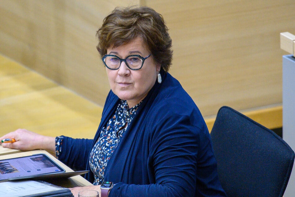Gesundheitsministerin Petra Grimm-Benne (60, SPD) plant derzeit eine neue Vergabe des ungenutzten Corona-Sondervermögens.
