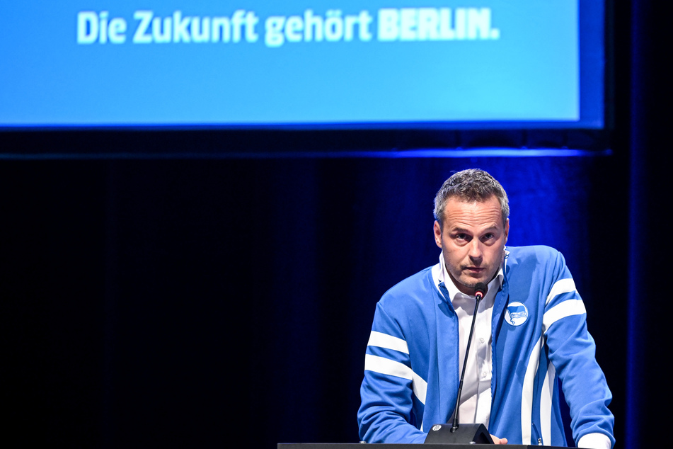 Herthas neuer Präsident Kay Bernstein (41) beschwerte sich öffentlich über die unfairen Geldmittel von RB Leipzig. Im gleichen Atemzug hofft er, dass Investor Lars Windhorst (45) weitere Millionen in den Verein steckt.