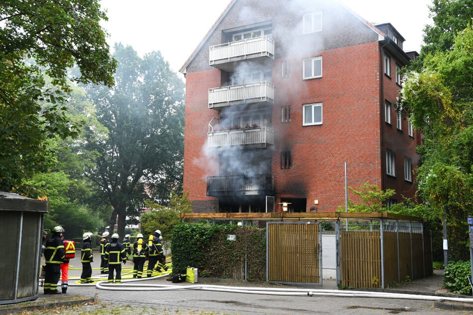 Am Mittwoch ist in einer Jugendwohneinrichtung in Hamburg-Niendorf ein Feuer ausgebrochen. Die Feuerwehr war im Großeinsatz.