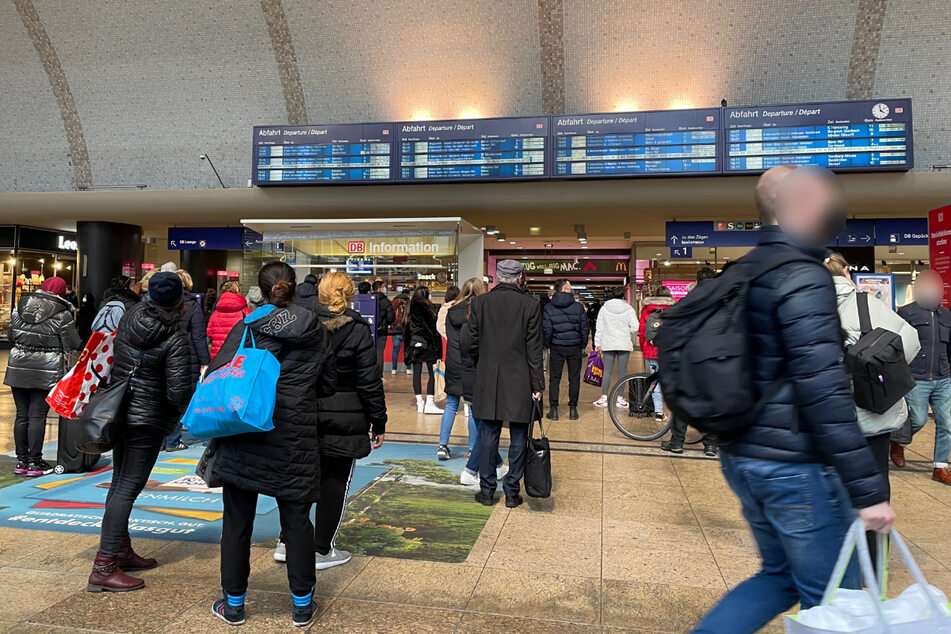 Im Kölner Hauptbahnhof kam es nach einem Unglück zu längeren Verspätungen.