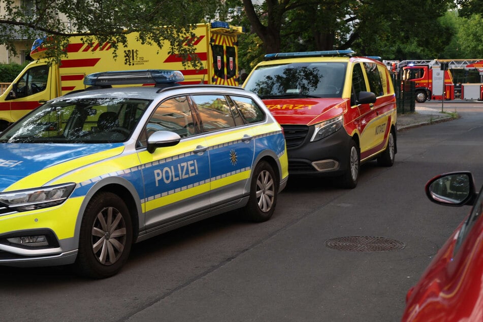 Dresden: Mit Lösungsmitteln hantiert: Verpuffung in Dresdner Garage fordert zwei Verletzte