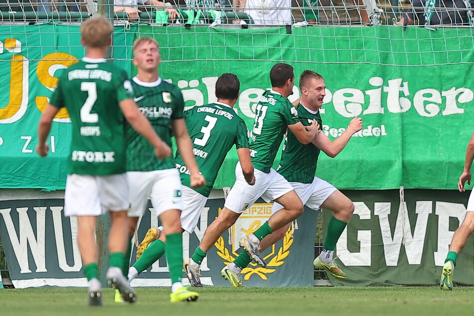 Philipp Kühn (r.) rettete mit seinem 2:2-Treffer einen Punkt.