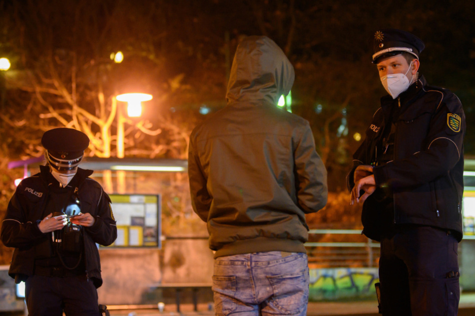 Die Polizei wird Silvester mit zusätzlichem Personal die Einhaltung des Böllerverbots kontrollieren. (Symbolfoto)