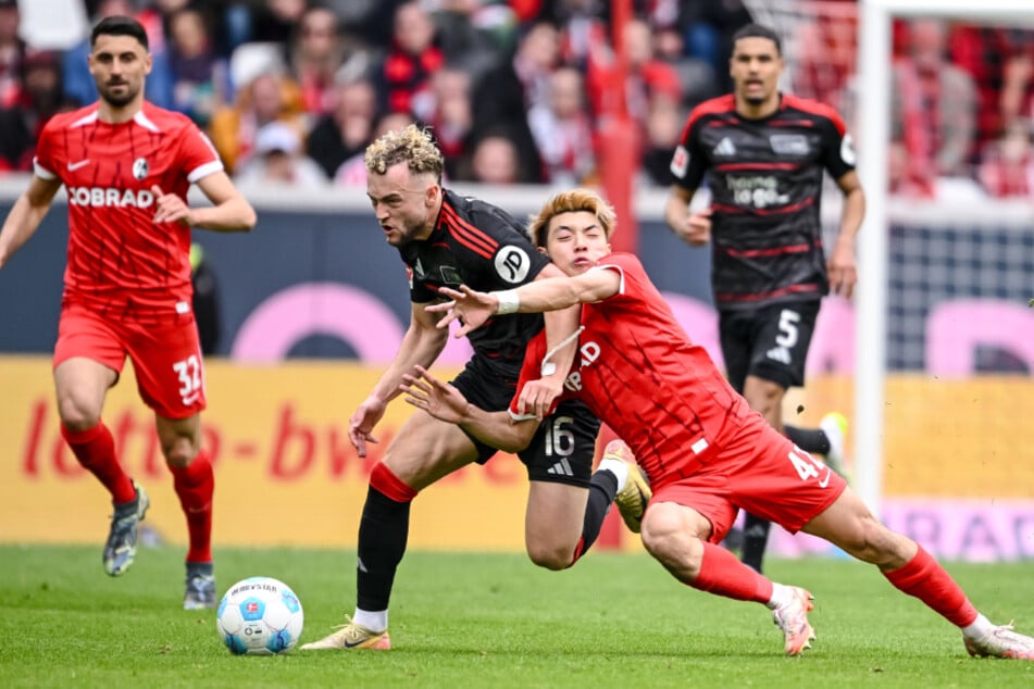 Um die Dienste von Freiburgs Ritsu Doan (26, r.) hat sich ein echtes Transfer-Ringen zwischen Eintracht Frankfurt und Borussia Dortmund entwickelt.