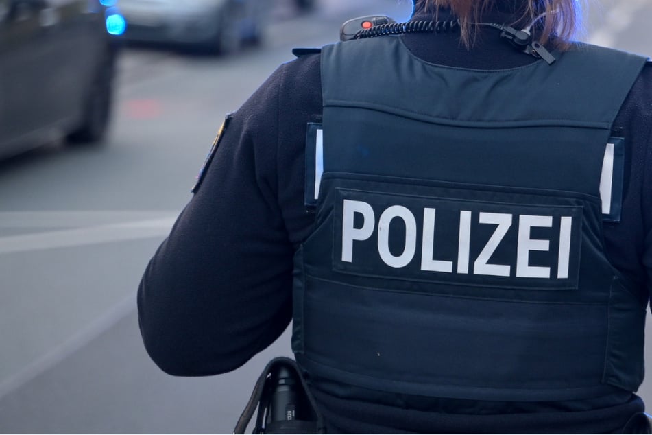 Bei der Polizei bereitet man sich auf einen Großeinsatz vor. (Symbolbild)