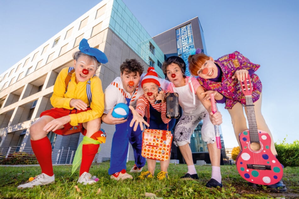 "Das beste Dankeschön für unsere Arbeit sind ein Lachen und glückliche Kinderaugen." (Magdeburger Klinikclowns).