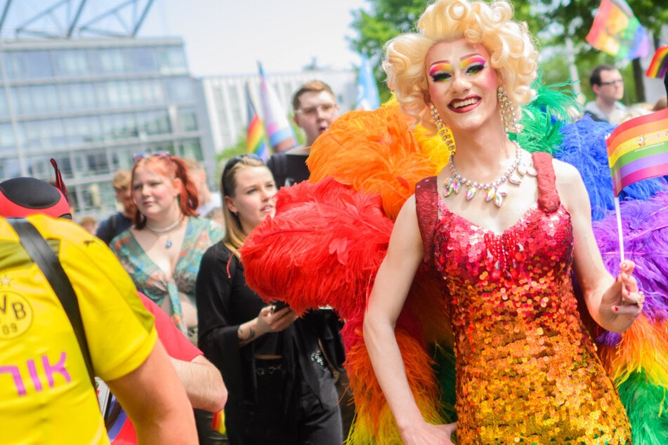 Für Solidarität mit Drag-Performenden: Kundgebung und Show auf dem Augustusplatz geplant