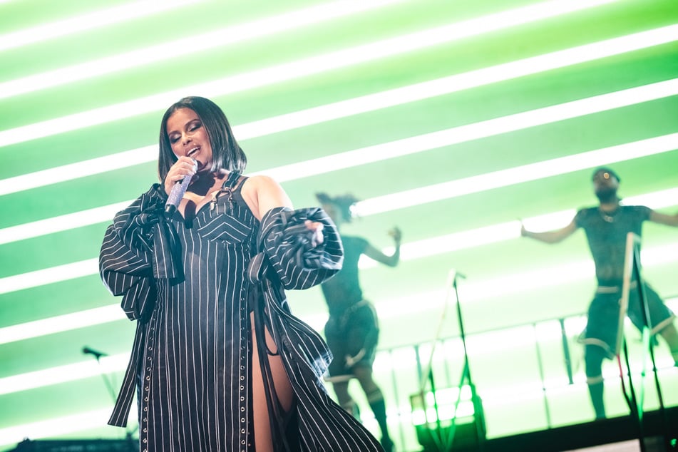 Nelly Furtado (46) am Mittwochabend im Hamburger Stadtpark.