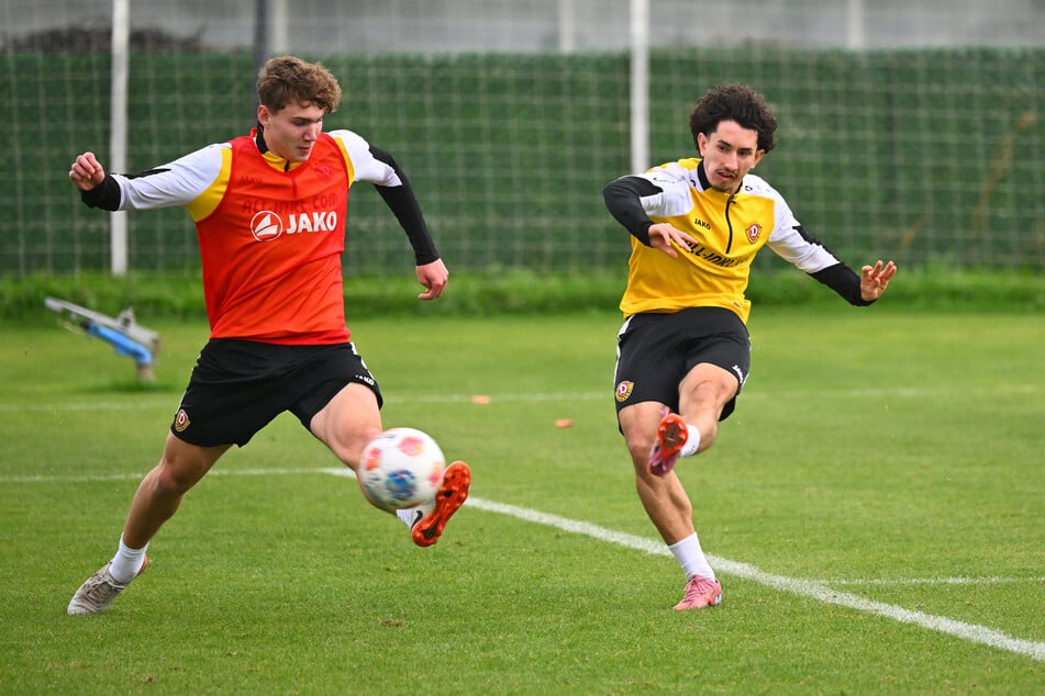 Friedrich Müller (19, l.) hat es in diesem Jahr noch nicht in den Spieltagskader bei Dynamo Dresden geschafft.