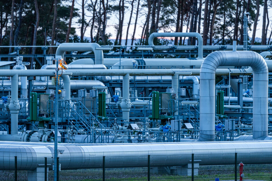 Am Montagmorgen hat die schrittweise Abschaltung der zuletzt wichtigsten Verbindung für russisches Erdgas nach Deutschland begonnen.